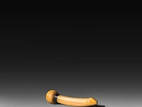 A chinese ivory dildo ending on a sphere with a silver collar, 19thc, total l 12,5 cm - w 3 cm - 80g (+)