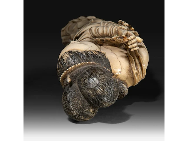 A chinese ivory guanyin, late qing dynasty (1644-1912), h 42 cm (+) - afbeelding 6 van  16