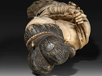 A chinese ivory guanyin, late qing dynasty (1644-1912), h 42 cm (+) - afbeelding 6 van  16