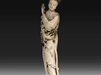 A chinese ivory guanyin, late qing dynasty (1644-1912), h 42 cm (+) - afbeelding 16 van  16
