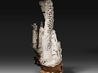 A chinese ivory sculpture of immortals in a boat, late qing dynasty (1850-1912), l 73 cm - total h 53 cm - ivory h 45 cm - ca. 7500g (+) - afbeelding 10 van  12
