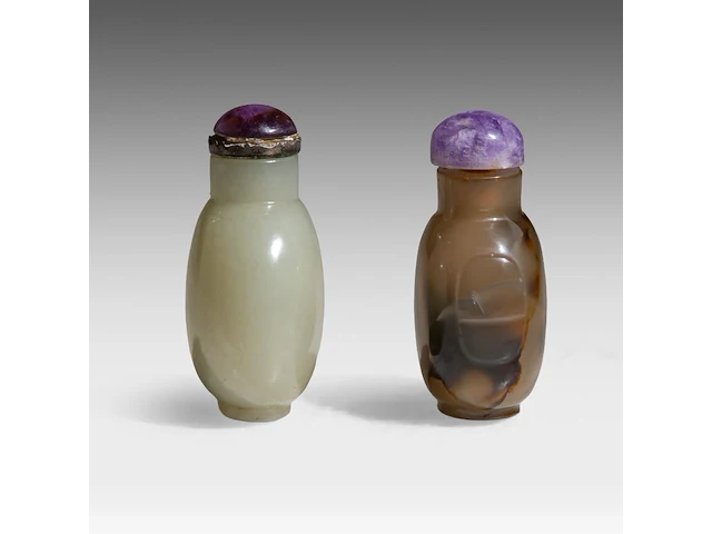 A chinese jade and an agate snuff bottle, late qing, h 6 - 6,5 cm - afbeelding 3 van  8