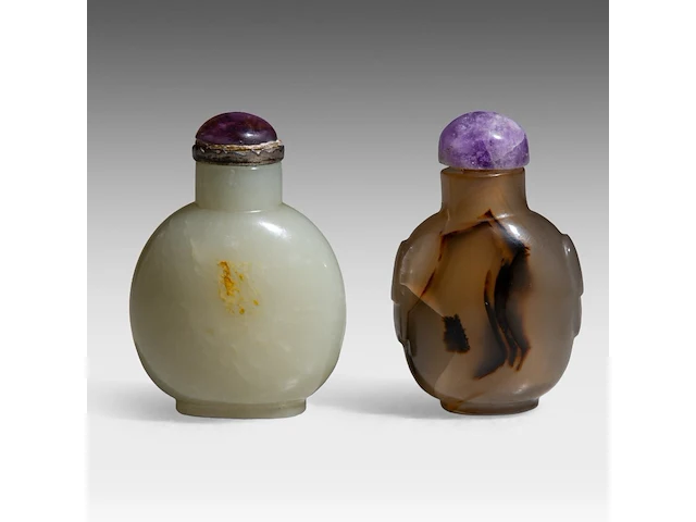 A chinese jade and an agate snuff bottle, late qing, h 6 - 6,5 cm - afbeelding 4 van  8