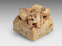 A chinese jade 'lion' seal, han dynasty or later, h 2,3 - 2 x 2 cm