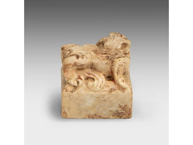 A chinese jade 'lion' seal, han dynasty or later, h 2,3 - 2 x 2 cm - afbeelding 5 van  9