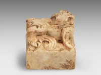 A chinese jade 'lion' seal, han dynasty or later, h 2,3 - 2 x 2 cm - afbeelding 5 van  9