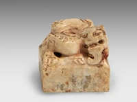 A chinese jade 'lion' seal, han dynasty or later, h 2,3 - 2 x 2 cm - afbeelding 6 van  9