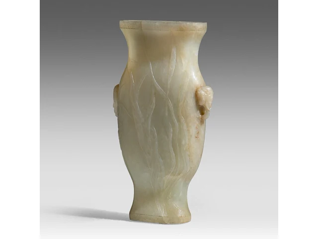 A chinese jade 'lotus pond' vase, paired with elephant-head handles, mid-qing dynasty, h 17,5 cm - afbeelding 2 van  8