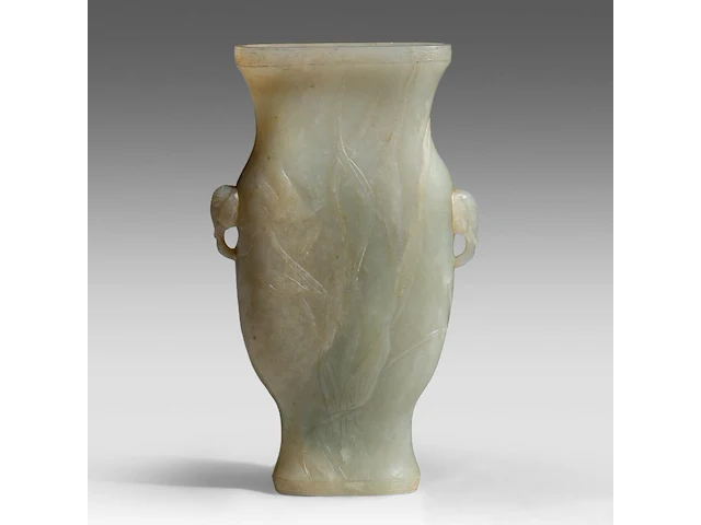 A chinese jade 'lotus pond' vase, paired with elephant-head handles, mid-qing dynasty, h 17,5 cm - afbeelding 4 van  8