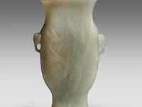 A chinese jade 'lotus pond' vase, paired with elephant-head handles, mid-qing dynasty, h 17,5 cm - afbeelding 4 van  8