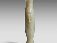 A chinese jade 'lotus pond' vase, paired with elephant-head handles, mid-qing dynasty, h 17,5 cm - afbeelding 5 van  8