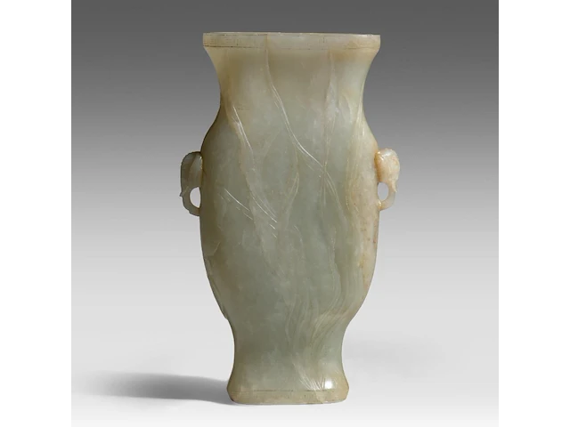 A chinese jade 'lotus pond' vase, paired with elephant-head handles, mid-qing dynasty, h 17,5 cm - afbeelding 6 van  8