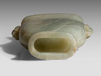 A chinese jade 'lotus pond' vase, paired with elephant-head handles, mid-qing dynasty, h 17,5 cm - afbeelding 8 van  8