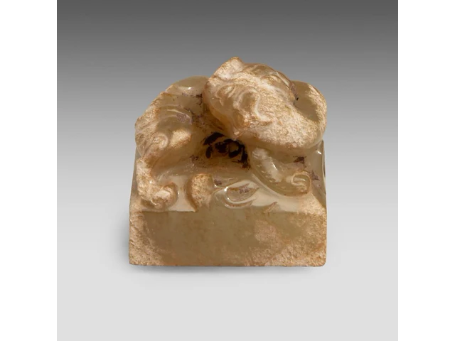 A chinese jade 'tiger' seal, western han dynasty or later, h 2,7 - 2,5 x 2,5 cm - afbeelding 3 van  8