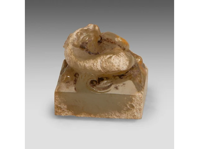 A chinese jade 'tiger' seal, western han dynasty or later, h 2,7 - 2,5 x 2,5 cm - afbeelding 4 van  8