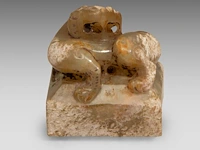A chinese jade 'tiger' seal, western han dynasty or later, h 2,7 - 2,5 x 2,5 cm - afbeelding 5 van  8