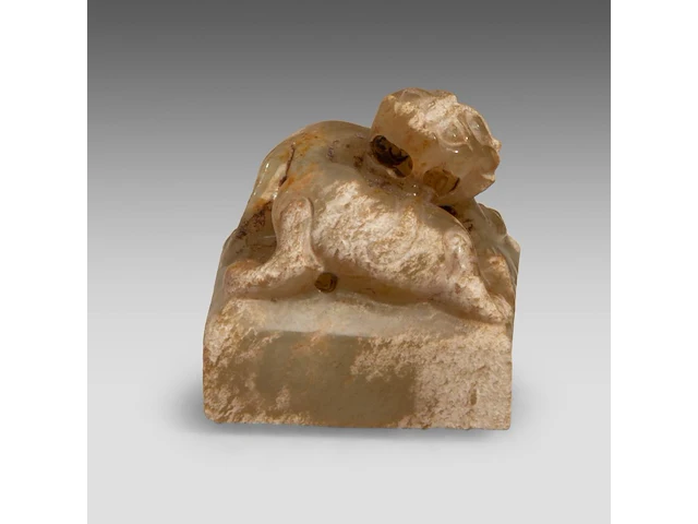 A chinese jade 'tiger' seal, western han dynasty or later, h 2,7 - 2,5 x 2,5 cm - afbeelding 6 van  8
