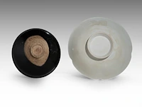 A chinese jian ware and a qingbai ware tea bowl, ø 11,2 - h 5 cm / ø 14 - h 4,8 cm - afbeelding 6 van  6