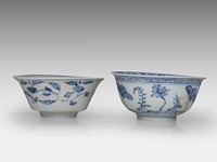 A chinese 'lotus bouquet' bowl and a 'flower' bowl, late ming dynasty, h 7 - ø 14,5 cm / h 6,2 - ø 14 cm - afbeelding 3 van  6