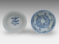 A chinese 'lotus bouquet' bowl and a 'flower' bowl, late ming dynasty, h 7 - ø 14,5 cm / h 6,2 - ø 14 cm - afbeelding 5 van  6