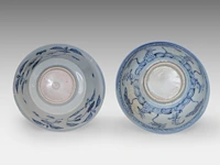A chinese 'lotus bouquet' bowl and a 'flower' bowl, late ming dynasty, h 7 - ø 14,5 cm / h 6,2 - ø 14 cm - afbeelding 6 van  6
