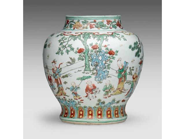 A chinese ming wucai 'playful boys' jar, h 34,3 cm - afbeelding 2 van  6