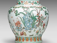 A chinese ming wucai 'playful boys' jar, h 34,3 cm - afbeelding 4 van  6