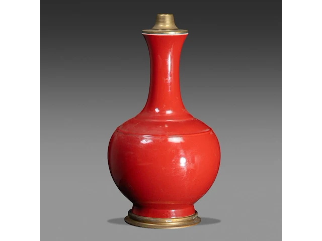 A chinese monochrome coral-red glazed bottle vase, with a qianlong mark, fixed with lamp mounts, total h 44 cm - afbeelding 3 van  6