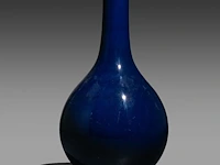 A chinese monochrome deep blue glazed pear-shaped bottle vase, republic period, h 41,5 cm - afbeelding 2 van  6