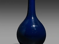 A chinese monochrome deep blue glazed pear-shaped bottle vase, republic period, h 41,5 cm - afbeelding 4 van  6
