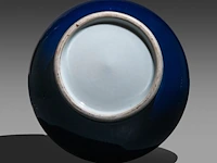 A chinese monochrome deep blue glazed pear-shaped bottle vase, republic period, h 41,5 cm - afbeelding 6 van  6