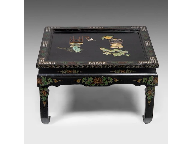 A chinese 'one hundred treasures' wooden panel inset with carved minerals, qing - and a table, republic period - added a painting, qing dynasty - afbeelding 2 van  12
