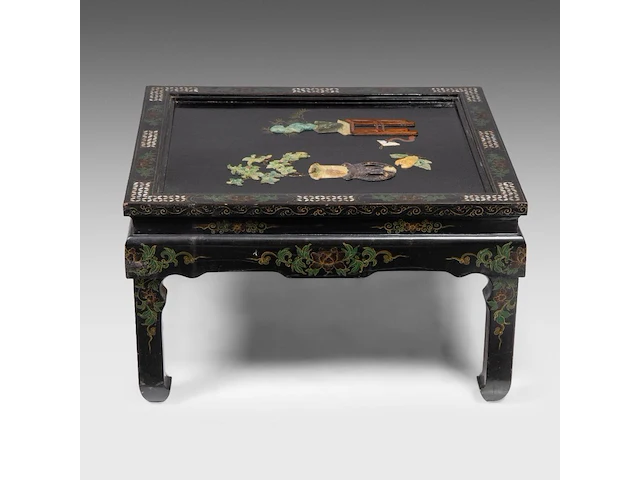 A chinese 'one hundred treasures' wooden panel inset with carved minerals, qing - and a table, republic period - added a painting, qing dynasty - afbeelding 3 van  12
