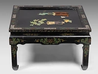 A chinese 'one hundred treasures' wooden panel inset with carved minerals, qing - and a table, republic period - added a painting, qing dynasty - afbeelding 3 van  12