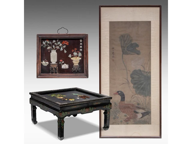 A chinese 'one hundred treasures' wooden panel inset with carved minerals, qing - and a table, republic period - added a painting, qing dynasty - afbeelding 1 van  12