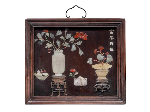 A chinese 'one hundred treasures' wooden panel inset with carved minerals, qing - and a table, republic period - added a painting, qing dynasty - afbeelding 8 van  12