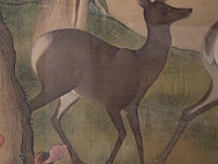 A chinese painting, 'the auspicious deer of fortune', colour on silk, dated kangxi and of the period (17thc), framed 122 x 192,5 cm - afbeelding 4 van  6
