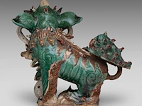 A chinese polychrome glazed roof tile ornament of a buddhist lion, ming dynasty, total h 38 - l 46 cm - afbeelding 4 van  16