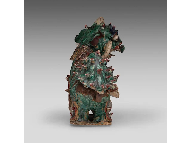 A chinese polychrome glazed roof tile ornament of a buddhist lion, ming dynasty, total h 38 - l 46 cm - afbeelding 5 van  16