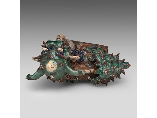 A chinese polychrome glazed roof tile ornament of a buddhist lion, ming dynasty, total h 38 - l 46 cm - afbeelding 7 van  16