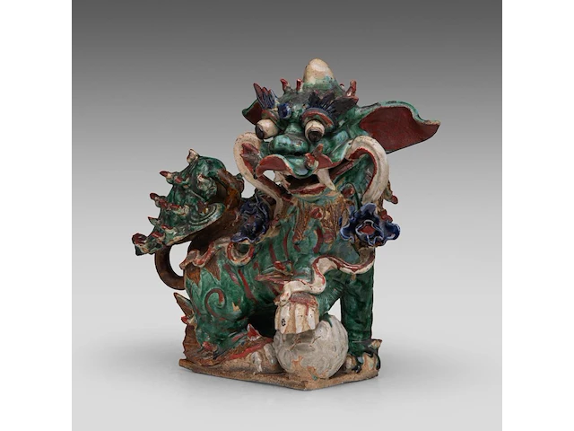 A chinese polychrome glazed roof tile ornament of a buddhist lion, ming dynasty, total h 38 - l 46 cm - afbeelding 13 van  16