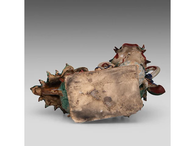 A chinese polychrome glazed roof tile ornament of a buddhist lion, ming dynasty, total h 38 - l 46 cm - afbeelding 15 van  16