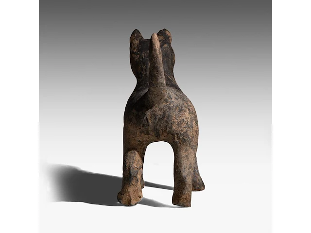 A chinese pottery figure of a standing dog, han dynasty, h 20,5 - l 30,5 cm (+) - afbeelding 5 van  10