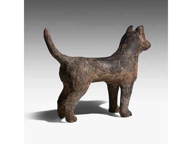 A chinese pottery figure of a standing dog, han dynasty, h 20,5 - l 30,5 cm (+) - afbeelding 6 van  10