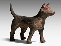 A chinese pottery figure of a standing dog, han dynasty, h 20,5 - l 30,5 cm (+) - afbeelding 8 van  10