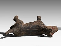 A chinese pottery figure of a standing dog, han dynasty, h 20,5 - l 30,5 cm (+) - afbeelding 9 van  10