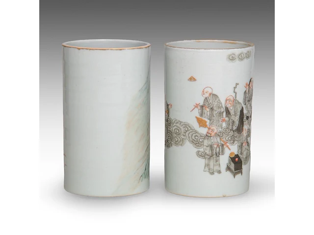 A chinese qianjiang cai 'tiger' and a grisaille 'eighteen luohan' brushpot, one with a daoguang mark, h 11,3 cm - afbeelding 3 van  6