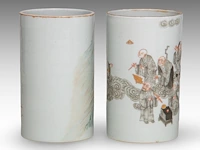 A chinese qianjiang cai 'tiger' and a grisaille 'eighteen luohan' brushpot, one with a daoguang mark, h 11,3 cm - afbeelding 3 van  6