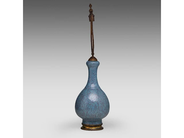 A chinese robin's-egg-glazed garlic mouth bottle vase, impressed with a qianlong mark, fixed with bronze mounts, total h 55,3 cm - afbeelding 4 van  6