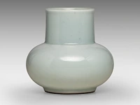A chinese ru type glaze vase, with a yongzheng mark, h 10,8 cm